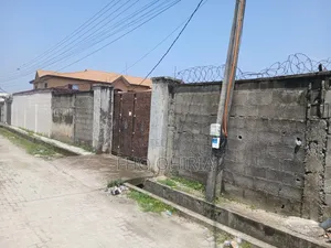 4 Bedroom Bungalow 2 Rooms BQ Security House