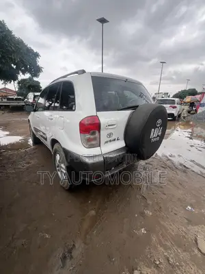 Toyota RAV4 2004 White