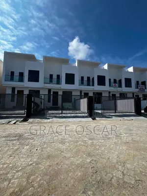 4bdrm Duplex in Ikota for sale