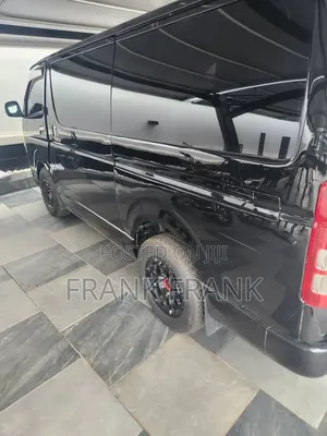 Toyota HiAce 2013 Black