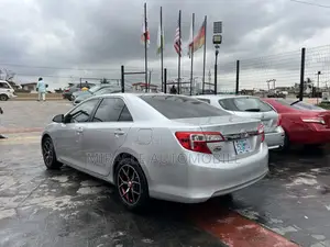 Toyota Camry XLE 4dr Sedan (2.5L 4cyl 6A) 2013 Silver