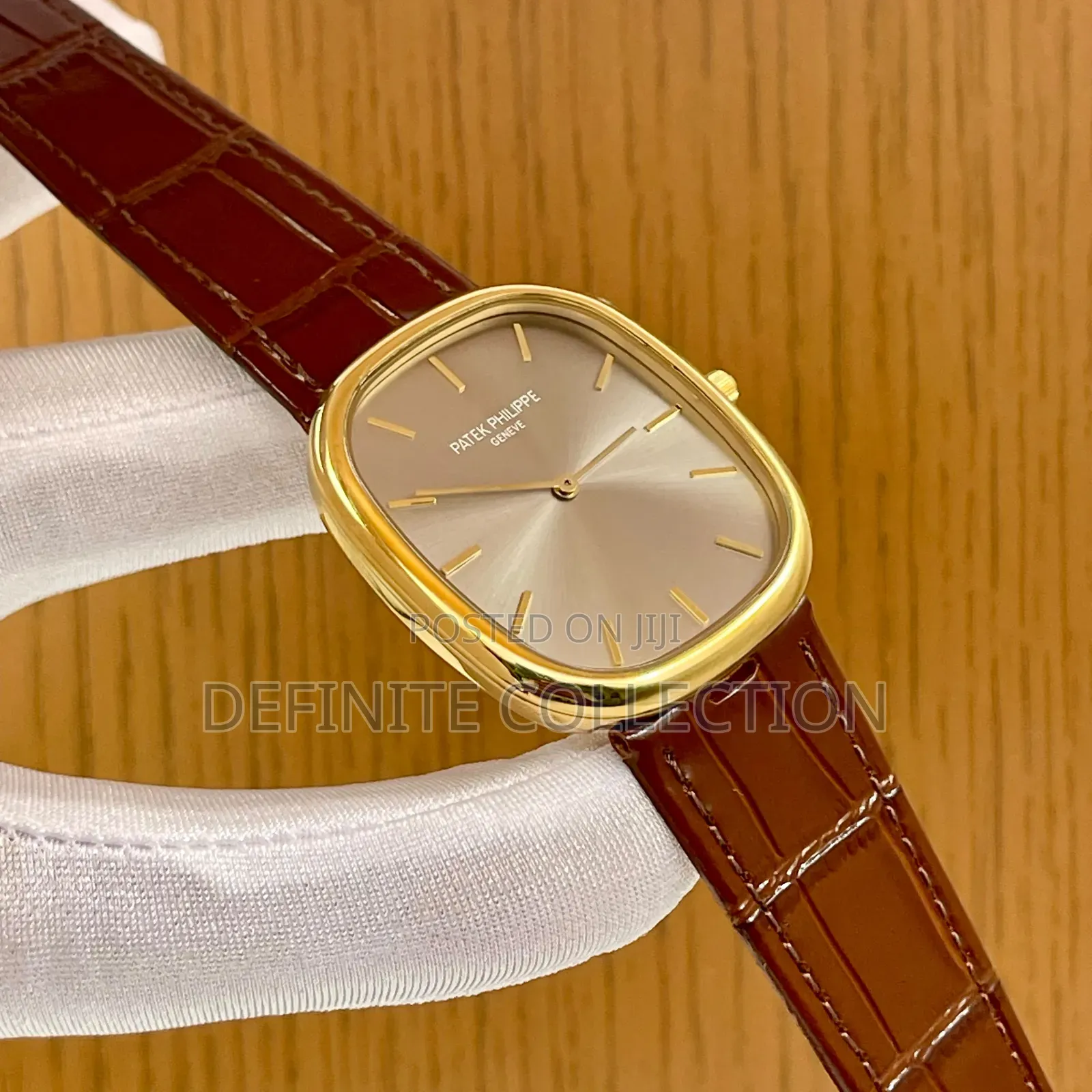 PATEK PHILIPPE Leather Luxury Wristwatch