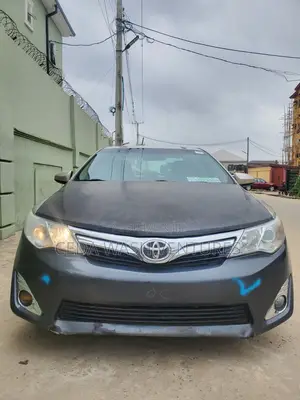 Toyota Camry LE 4dr Sedan (2.5L 4cyl 6A) 2014 Gray