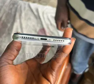 Apple iPhone X 64 GB White