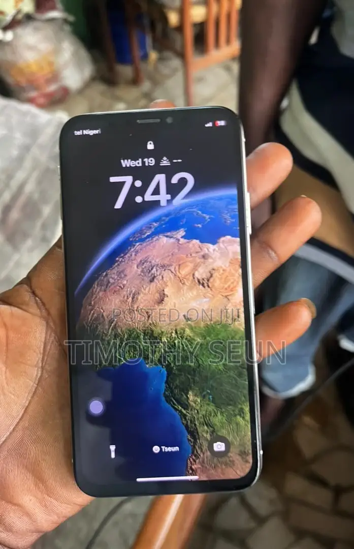 Apple iPhone X 64 GB White