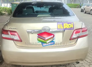 Toyota Camry 2010 Gold