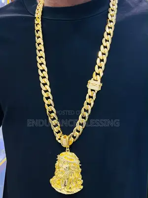 Gold Pendant Necklace