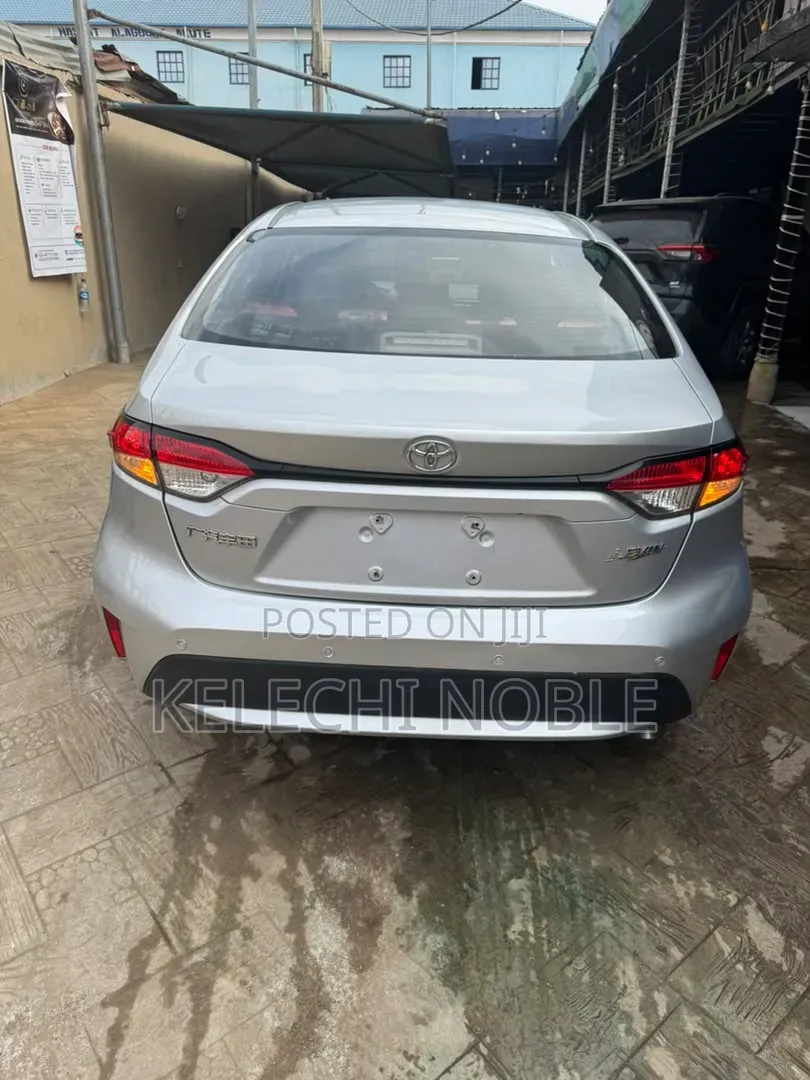 Toyota Corolla 2021 Silver