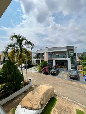 3bdrm Duplex in Central Business District for sale