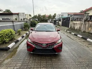 Toyota Camry SE FWD (2.5L 4cyl 8AM) 2018 Burgundy