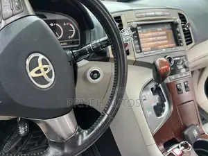 Toyota Venza AWD 2011 Gray