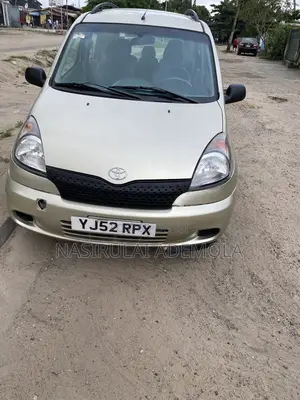 Toyota Yaris 2003 Gold