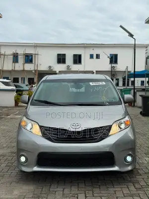 Toyota Sienna Limited 7-Passenger 4dr Minivan (3.5L 6cyl 6A) 2014