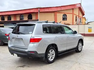 Toyota Highlander SE 3.5L 4WD 2013 Silver