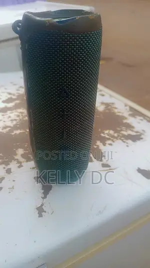 JBL Flip 5 Bluetooth Speaker-Used, Good Battery