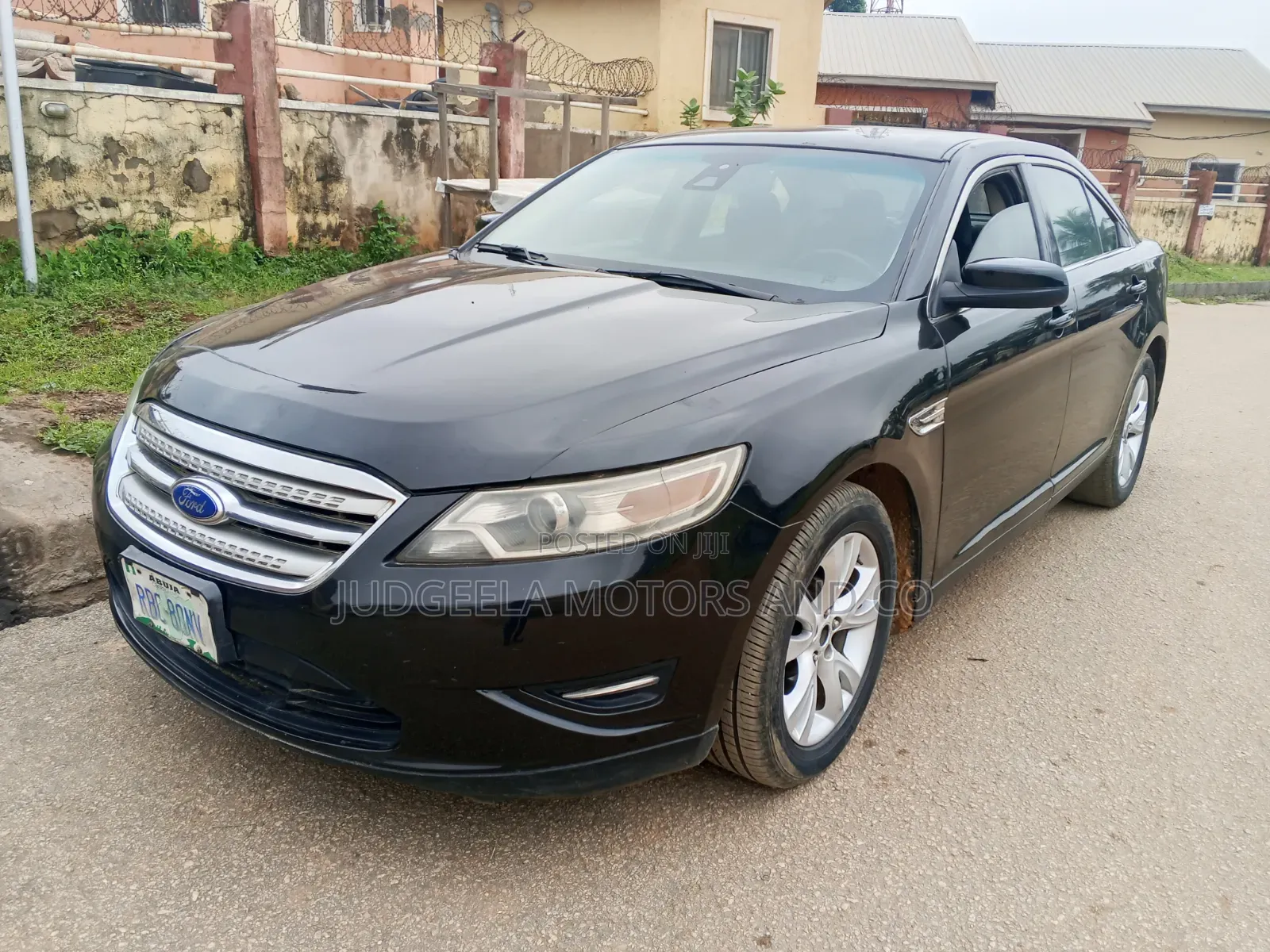 Ford Taurus 2012 Black