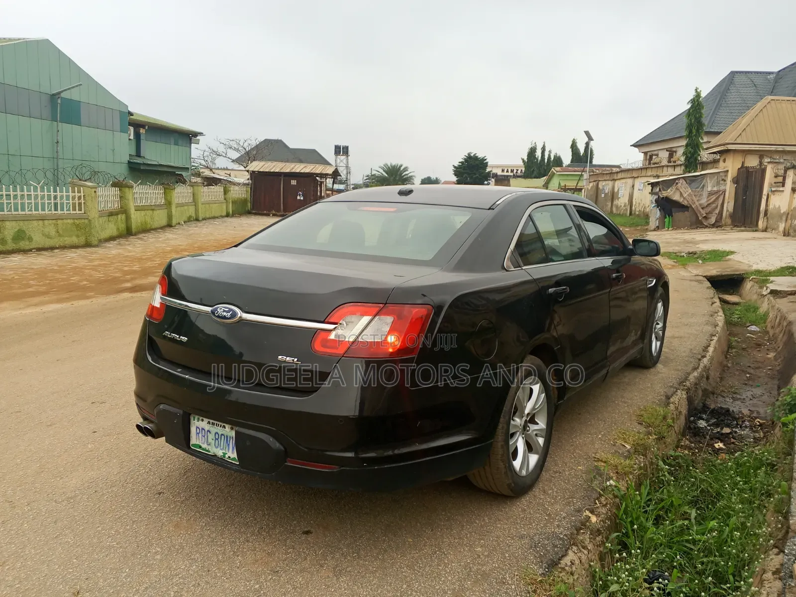 Ford Taurus 2012 Black