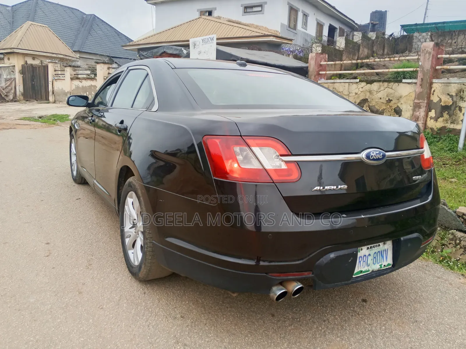 Ford Taurus 2012 Black
