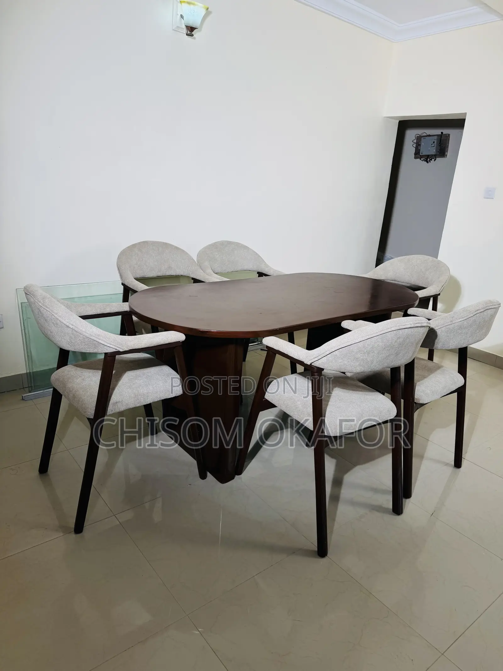 Elegant Modern 6-Seater Solid Wood Dining Set With Upholstered Chairs