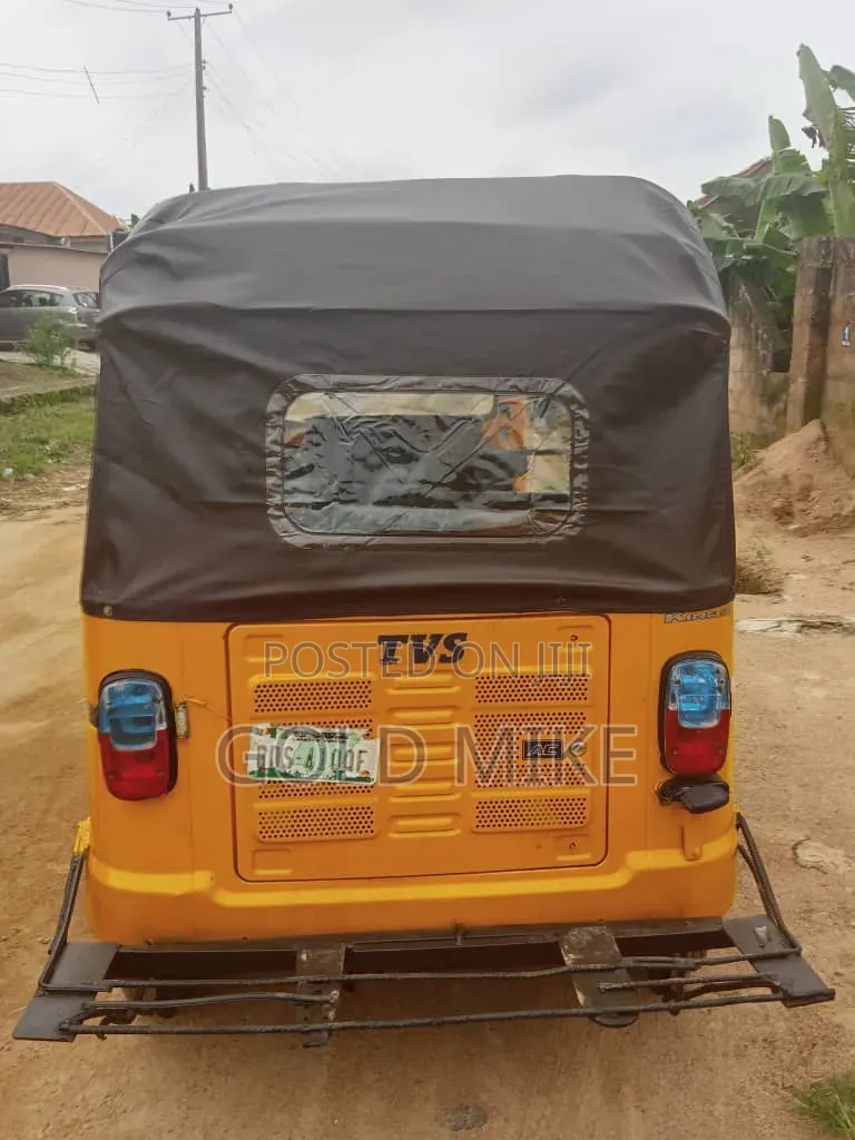 TVS King Deluxe Plus iTouch Start 2023 Yellow