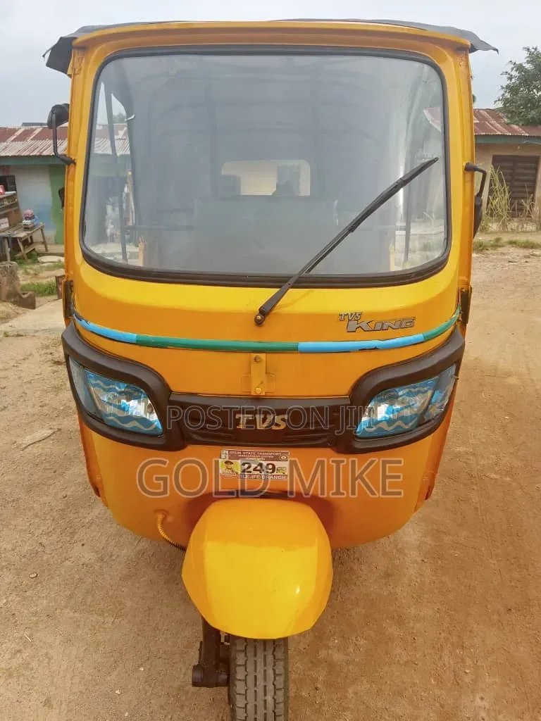 TVS King Deluxe Plus iTouch Start 2023 Yellow