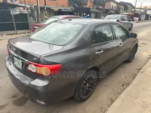Toyota Corolla LE 4dr Sedan (1.8L 4cyl 4A) 2012 Gray