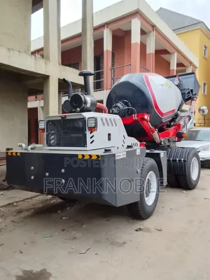 4000m 4-Cubic-Meter (4m3) Mobile Self-Loading Concrete Mixer