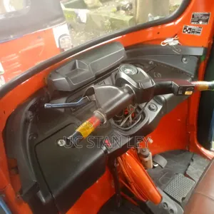TVS King Cargo 2022 Orange