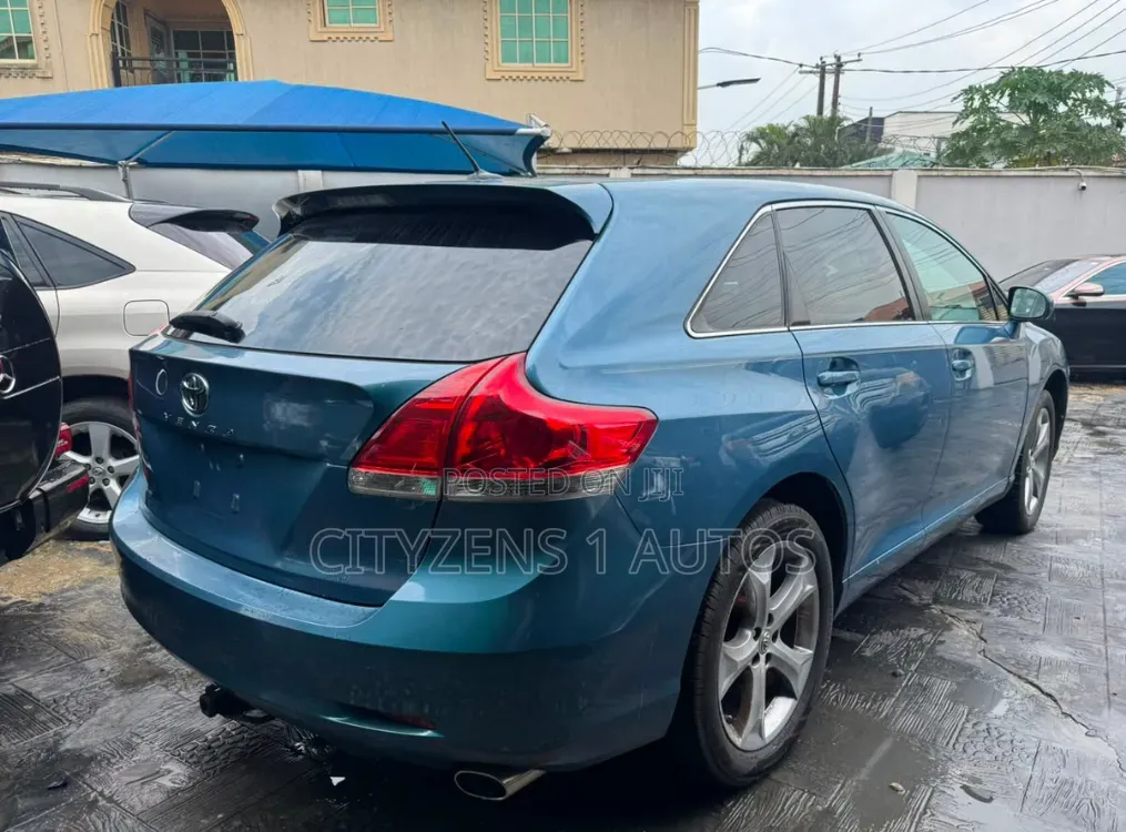 Toyota Venza 2010 Blue