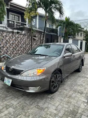 Toyota Camry LE 4dr Sedan (2.4L 4cyl 5M) 2002 Gray