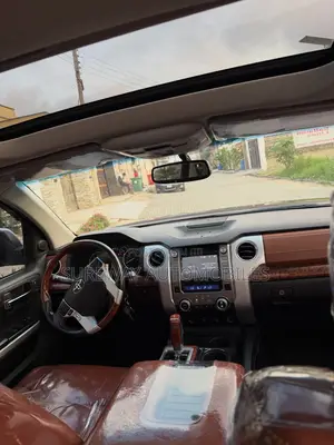 Toyota Tundra 2016 Brown