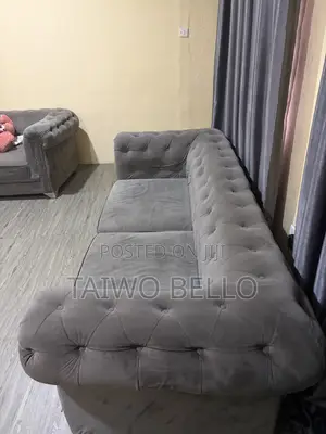 Neatly Used 5seater Chesterfield Sofa Set + 2 Sets of Accent Chair