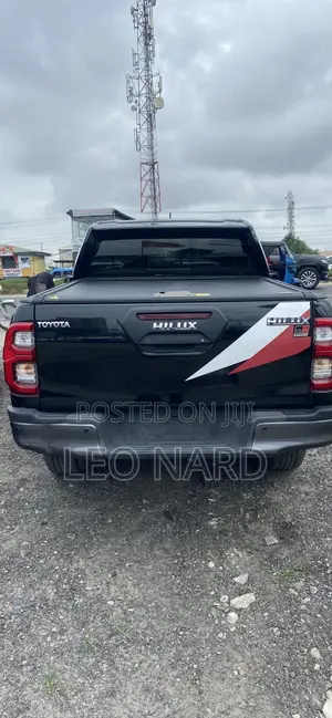 Toyota Hilux 2022 Black