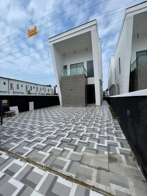 Furnished 5bdrm Duplex in Chevron for sale