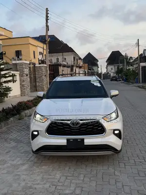 Toyota Highlander Platinum AWD 2023 White