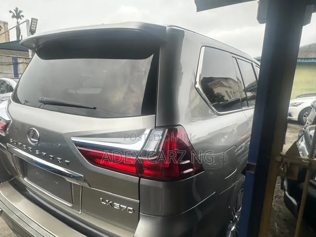 Lexus LX 2017 Gold