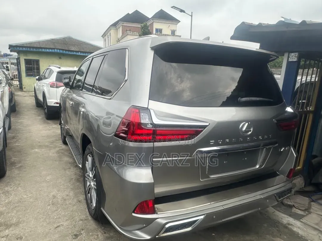 Lexus LX 2017 Gold