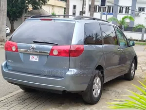 Toyota Sienna 2005 Blue