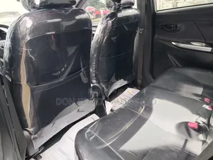 Toyota Yaris L Hatchback 5dr 2016 Silver
