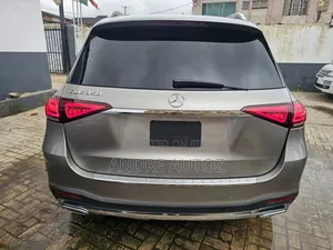 Mercedes-Benz GLE-Class 2022 Gold