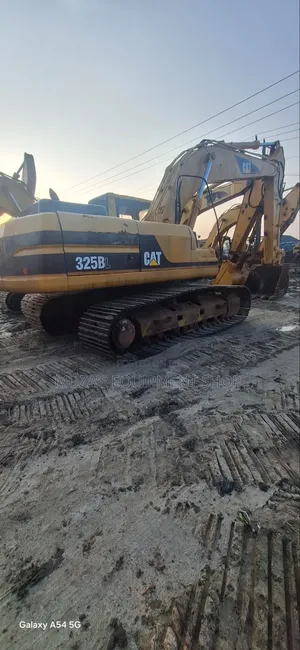 Catetpillar Excavator 325BL for Sale. Price: 145 Million