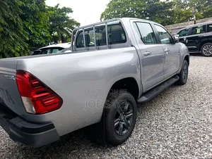 New Toyota Hilux 2025 Gray