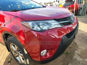Toyota RAV4 XLE 4dr SUV (2.5L 4cyl 6A) 2015 Red