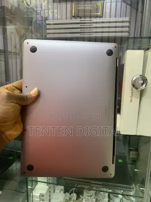 Laptop Apple MacBook Pro 2022 M2 16GB Apple M2 SSD 256GB
