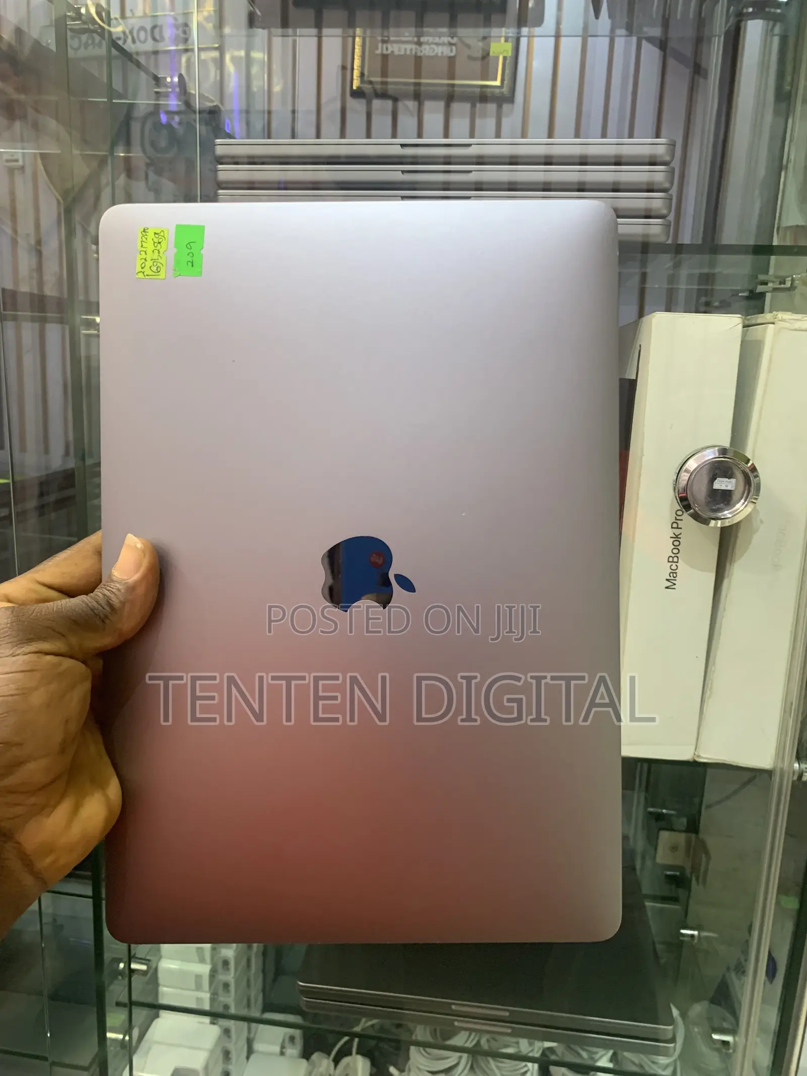 Laptop Apple MacBook Pro 2022 M2 16GB Apple M2 SSD 256GB