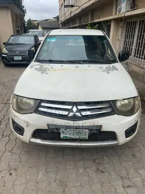 Mitsubishi L200 2014 White