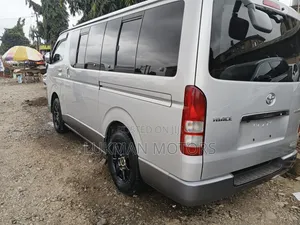 Toyota HiAce 2010 Silver
