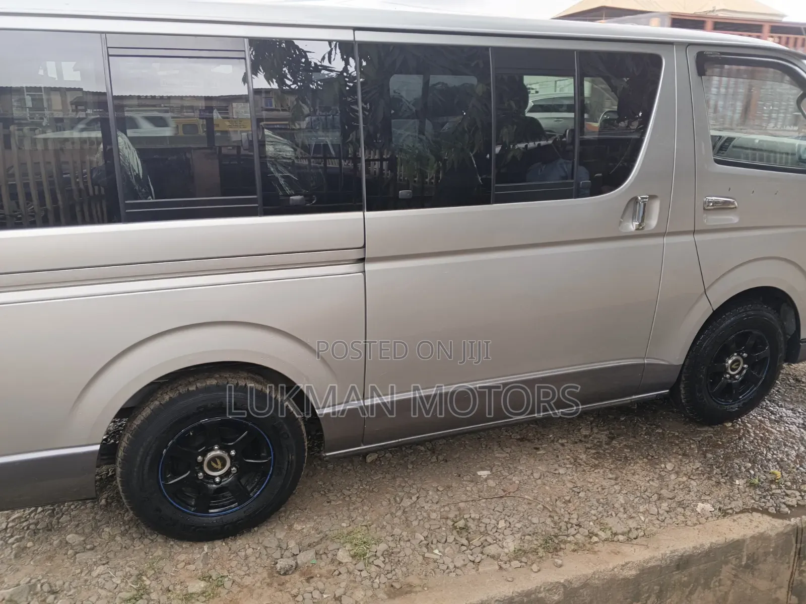 Toyota HiAce 2010 Silver