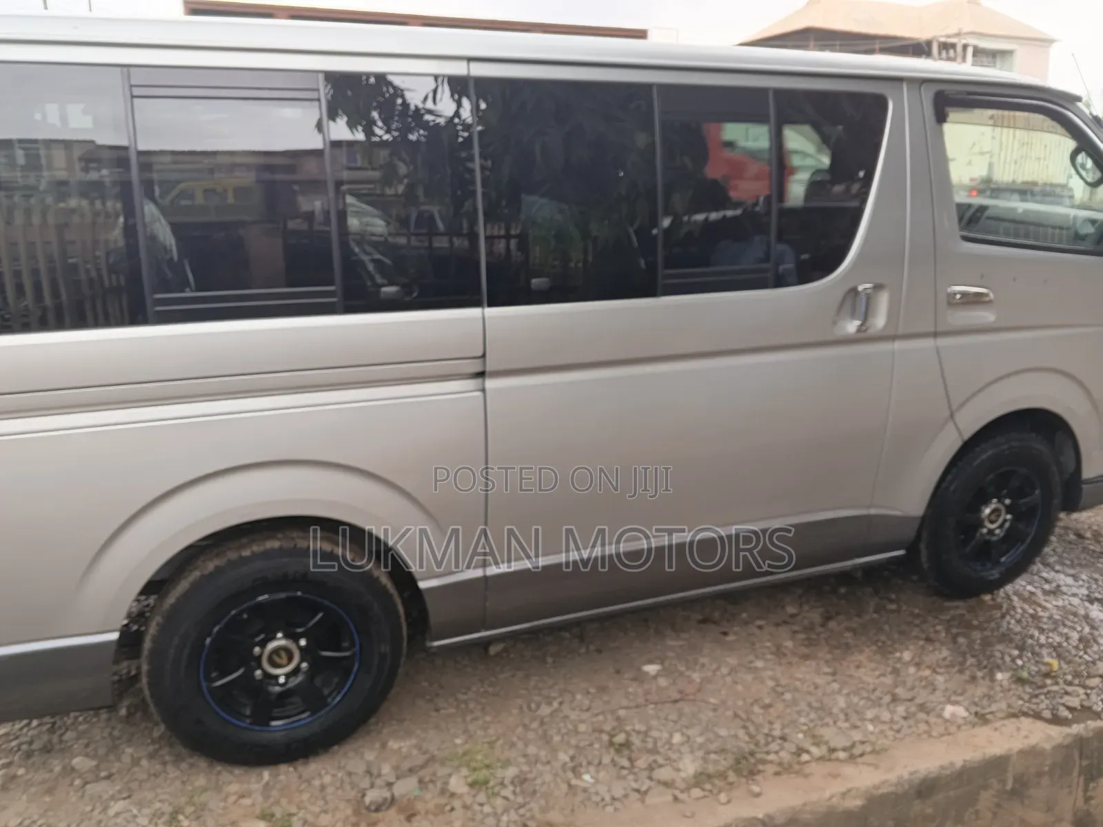 Toyota HiAce 2010 Silver