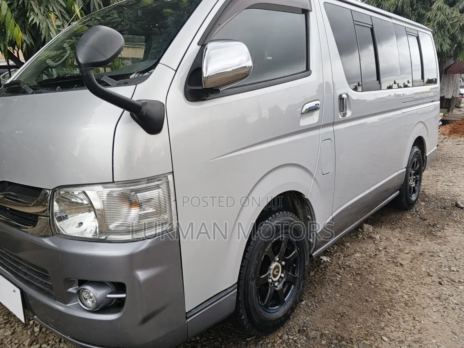 Toyota HiAce 2010 Silver